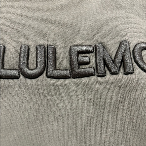 lululemon athletica sage green Cropped Sweatshirt - Picture 2 of 4